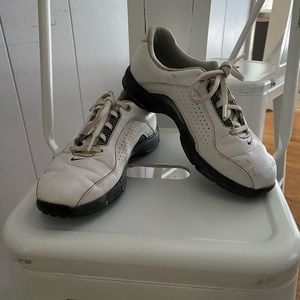 Boys size 3 Nike Golf shoes